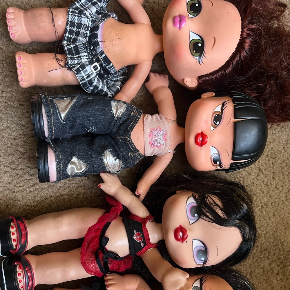 Bratz dolls 6 selling as a set